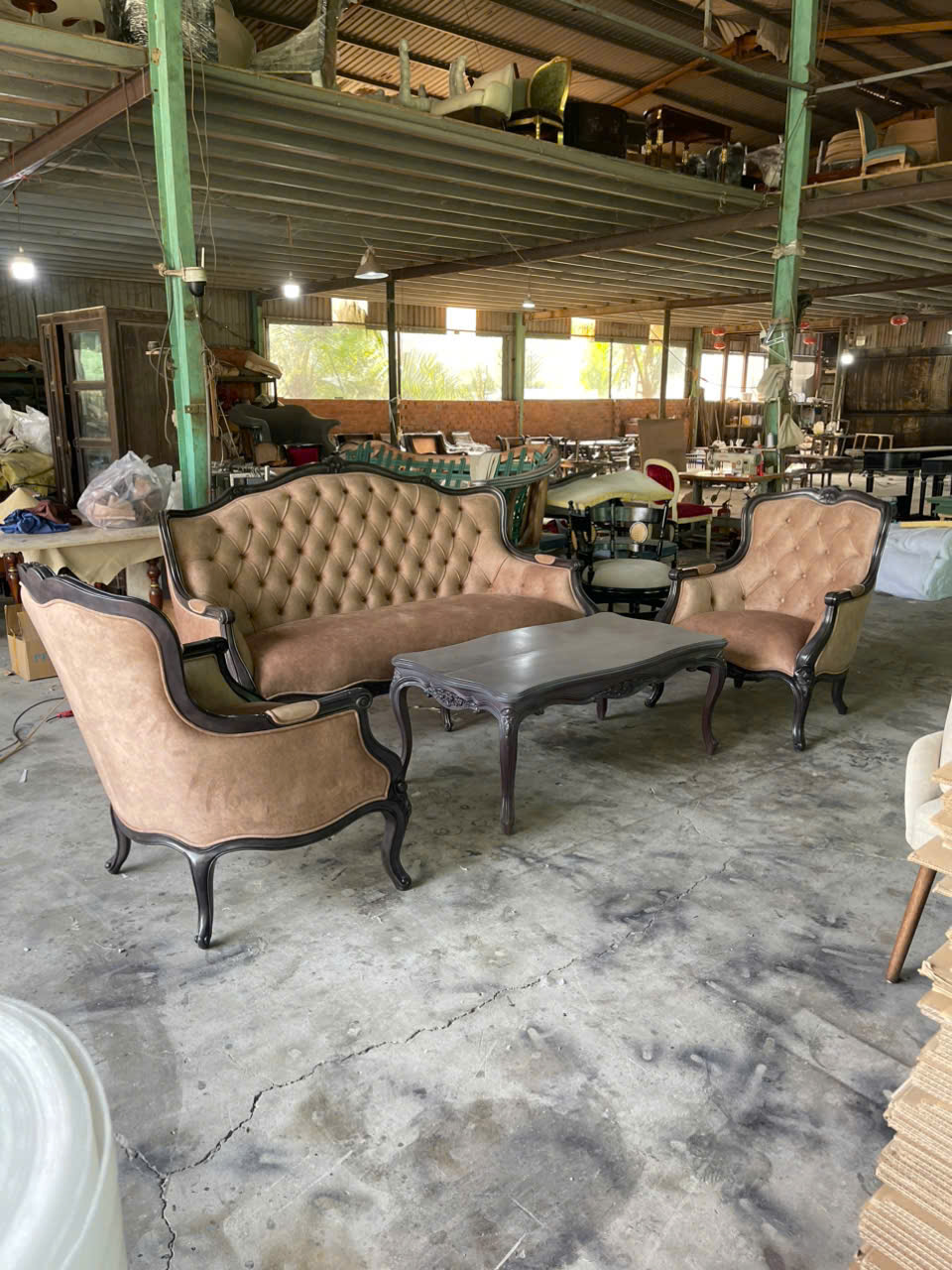 BỘ SOFA CỔ ĐIỂN LOUIS 15- CHẠM BÔNG HỒNG BỌC VẢI NHUNG